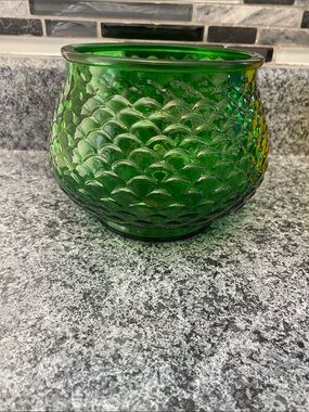 Vintage E.O Brody Emerald Green Fish Scale bowl ( B 16 )